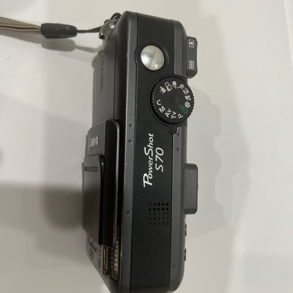 Canon Powershot S70 digital camera